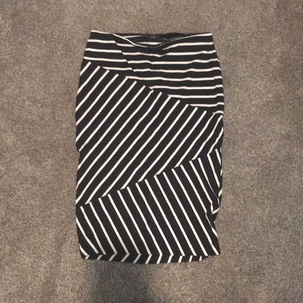 Long geometric stretchy pencil skirt